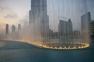Escala de crucero Dubáis. Lago artificial del Burj Khalifa