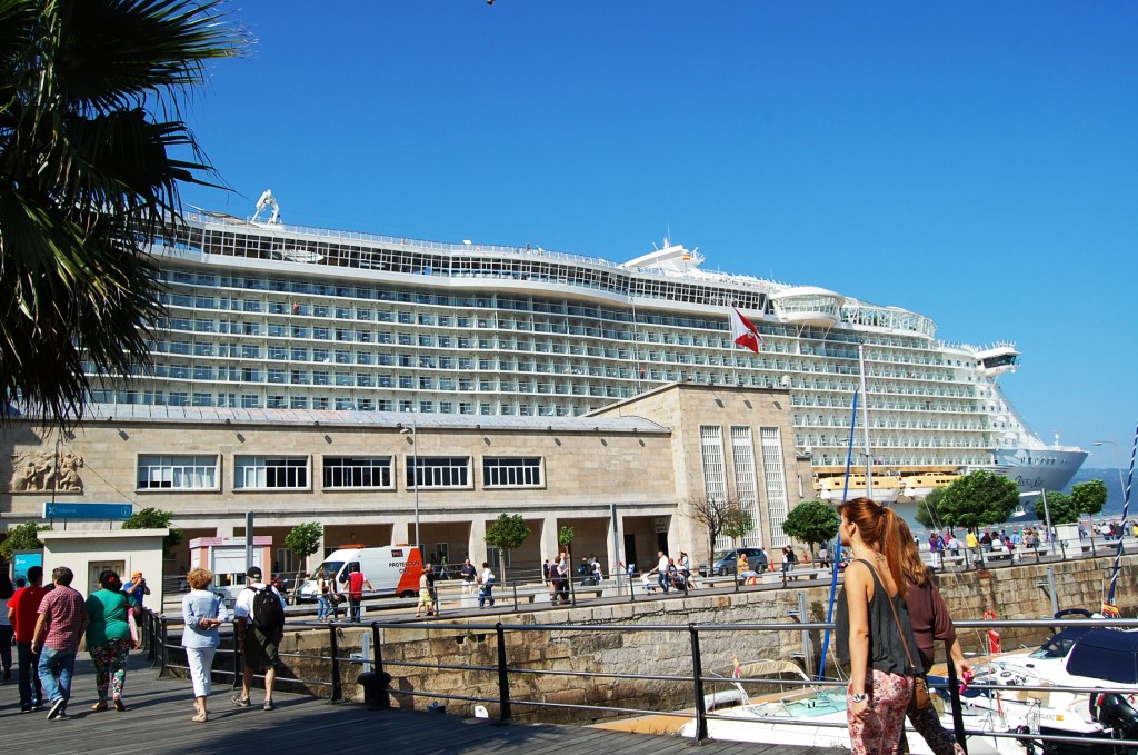 El Oasis of the Seas llega al puerto de Vigo. Imagen