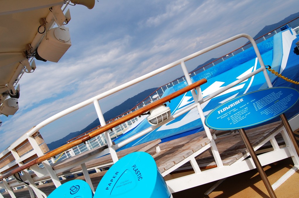 Vista del flowrider, el simulador de surf, en la cubierta del Oasis of the Seas