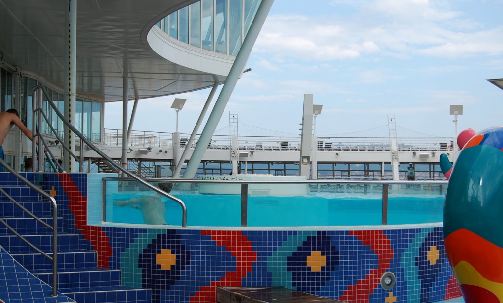 Vista de la piscina de corrientes del Aquapark del Oasis of the Seas