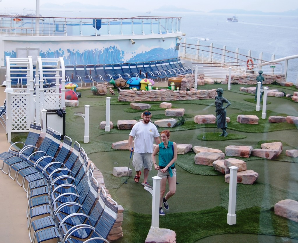  Oasis of the Seas en fotos: simulador de golf en cubierta