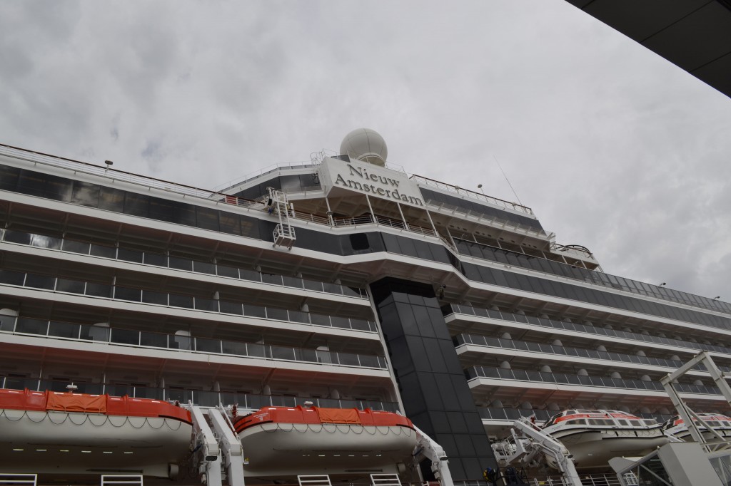 Vista del exterior del Nieuw Amsterdam de HAL Cruises