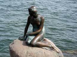 La famosa Sirenita de Copenhague. Foto de Absolut Dinamarca