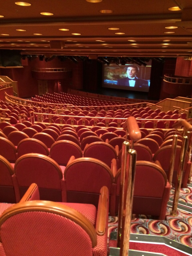 El Princess Theater a bordo del Emerald Princess de Princess Cruises