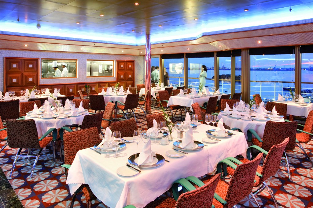 Restaurante a bordo del Costa Luminosa en el crucero por el Adriático y crucero por el Báltico con Costa Cruceros