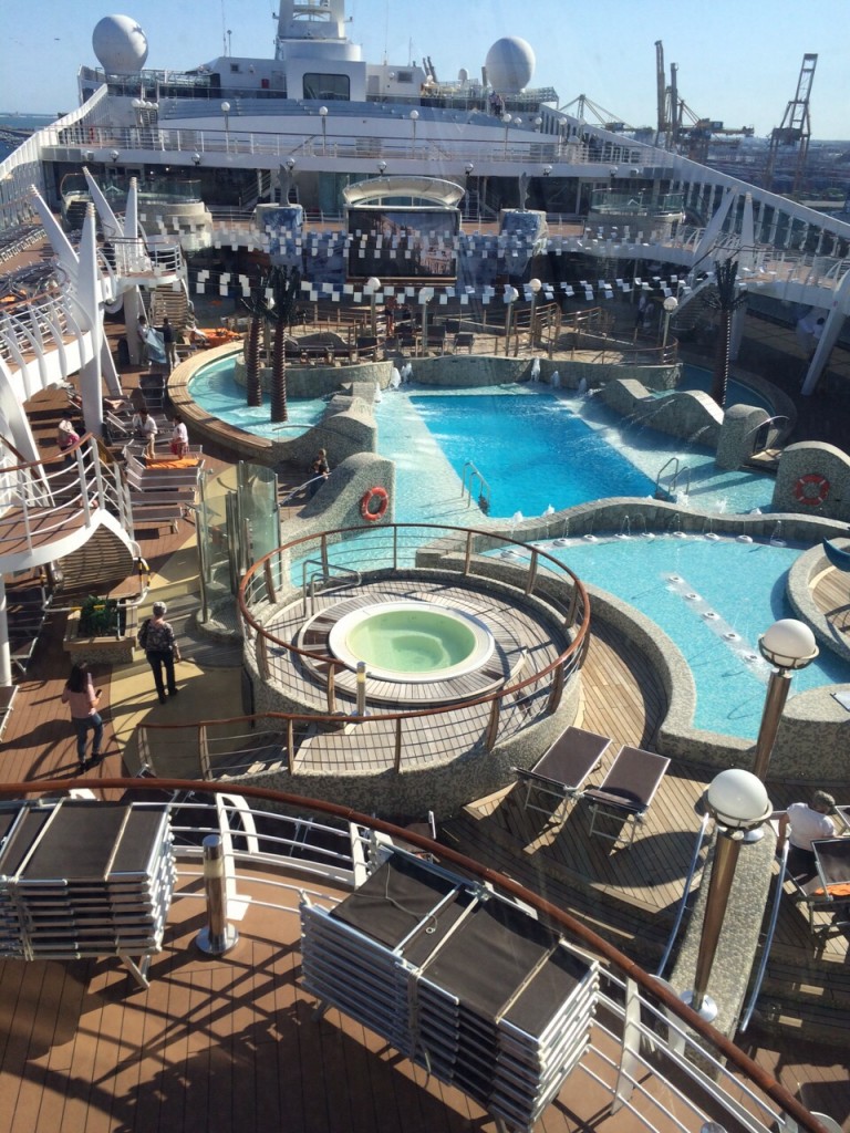Las piscinas en cubierta del MSC Fantasia de MSC Cruceros