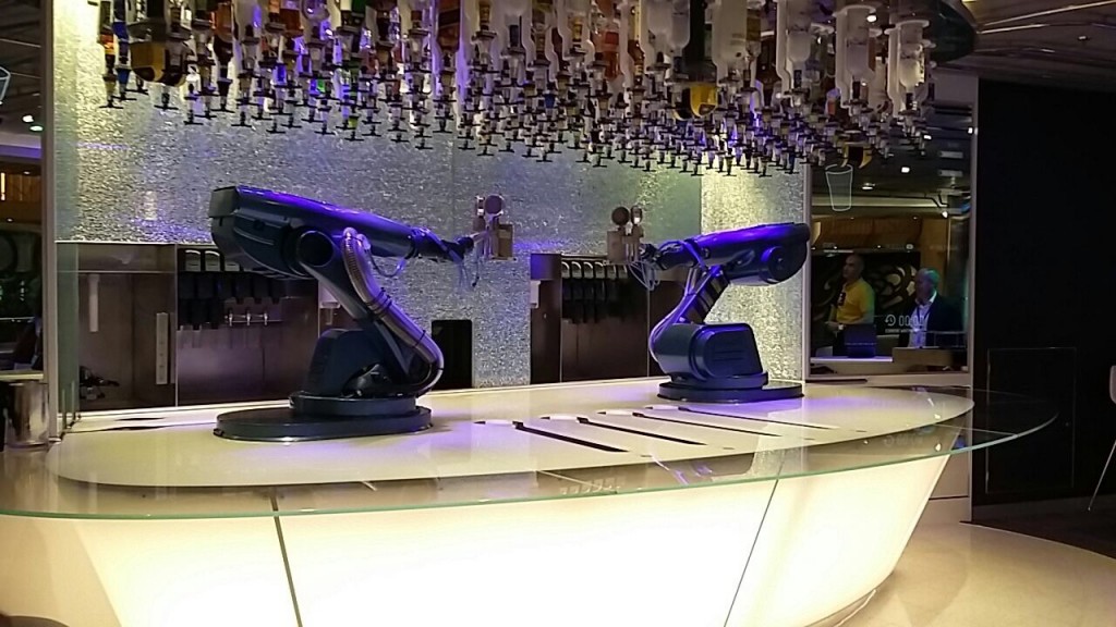 Bar robotizado a bordo del Quantum of the Seas de Royal Caribbean