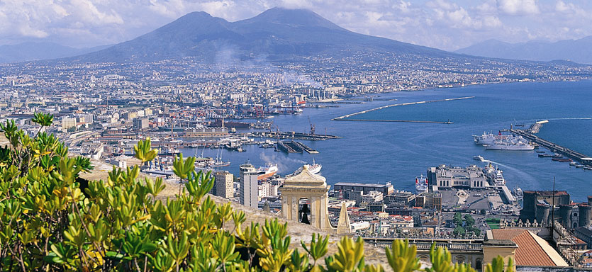 crucero por el Mediterráneo en agosto de 2015 con escala en Nápoles