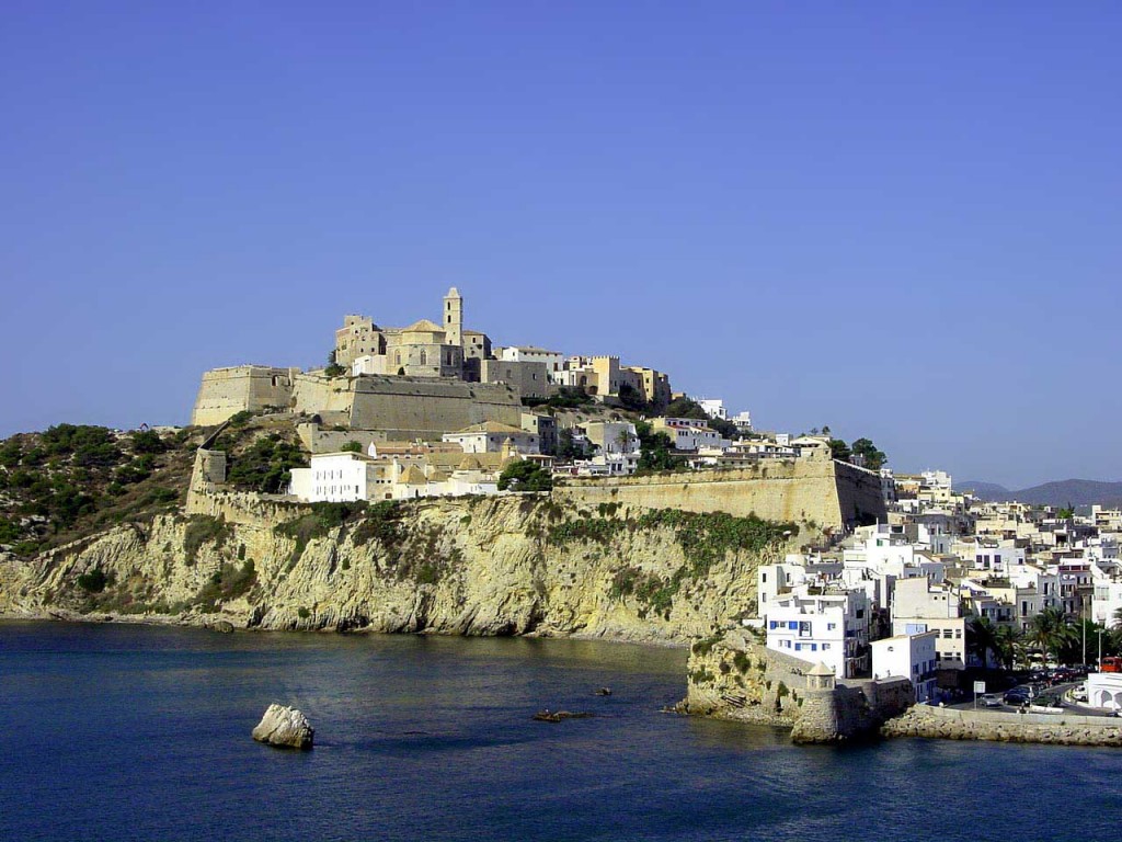 Vista de Ibiza en Mini cruceros