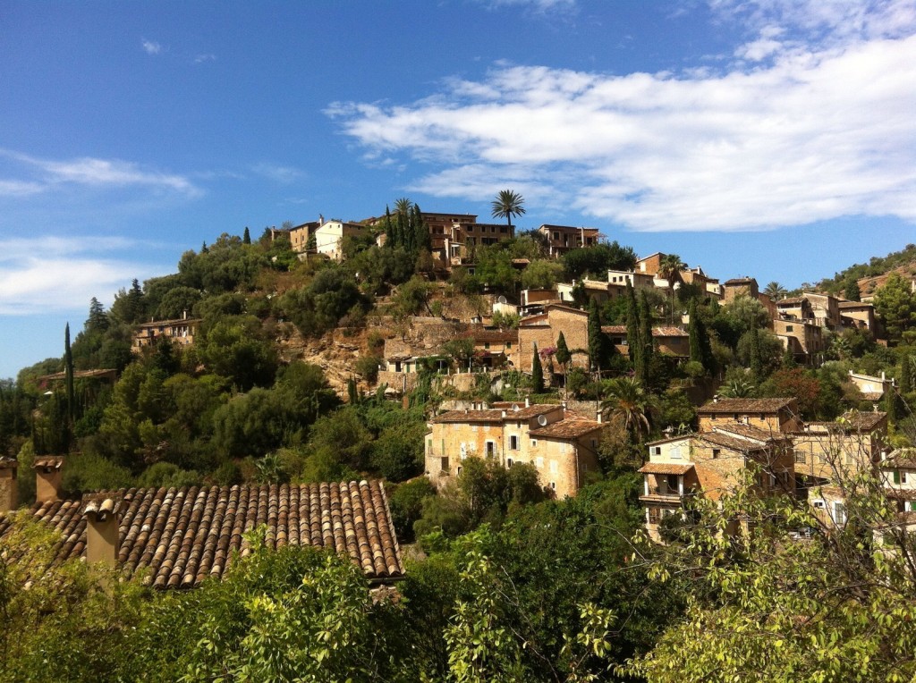 Vista de Deyá, en la sierra de Palma de Mallorca