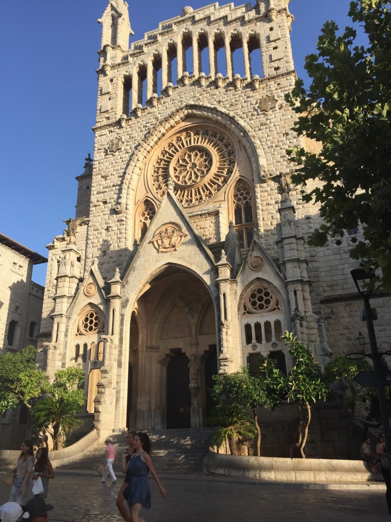 Vista de Iglesia de San Bartomeu, en Sóller, Palma de Mallorca