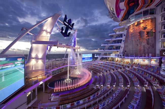 Prepárate para sentir el Harmony of the Seas Aqua Theather