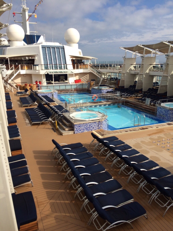  piscina de cubierta del Celebrity Equinox, barco del Crucero por las Islas Griegas con Islas Griegas con Celebrity Cruises
