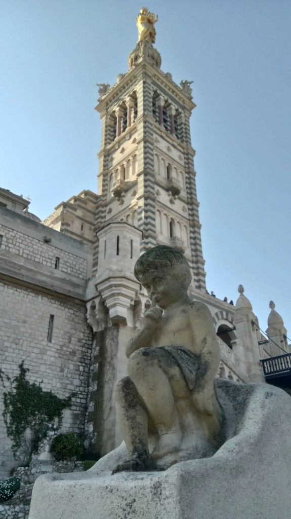 La basílica de Notre-Dame de la Garde ofrece las mejores vistas de la ciudad de Marsella.