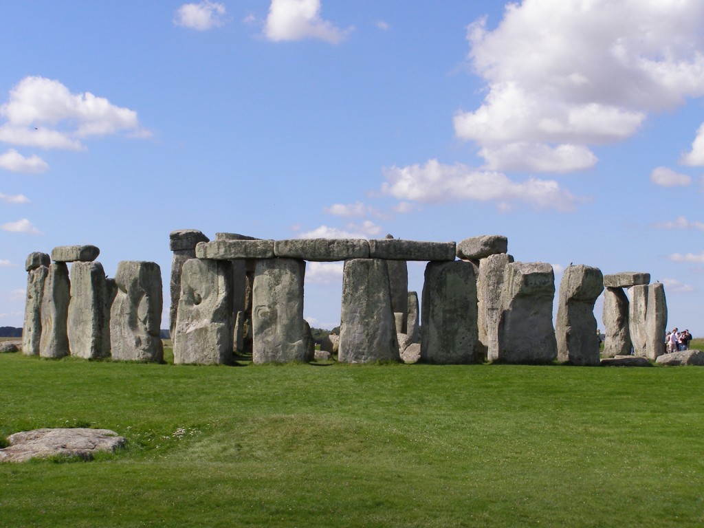 Viajando con NCL podrás visitar Stonehenge.