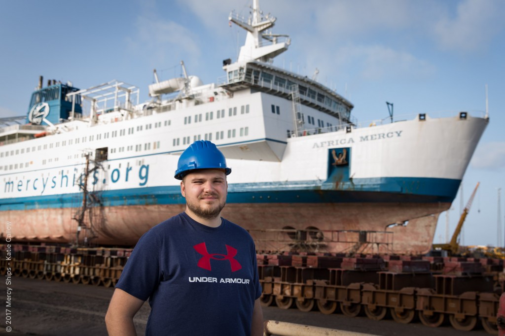 E Costa enviará voluntarios al barco hospital más grande del mundo.