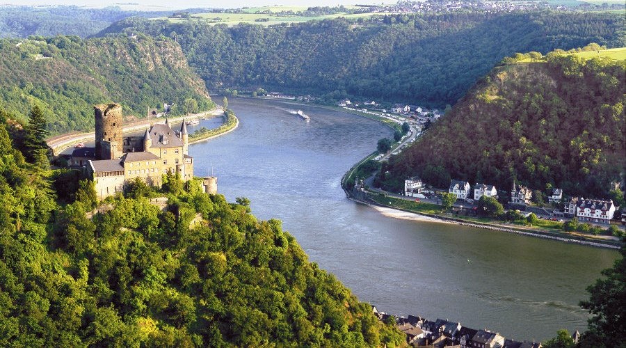 Crucero fluvial por el Rhin o por el Danubio en julio o agosto con Panavisión Tours y con vuelos incluidos
